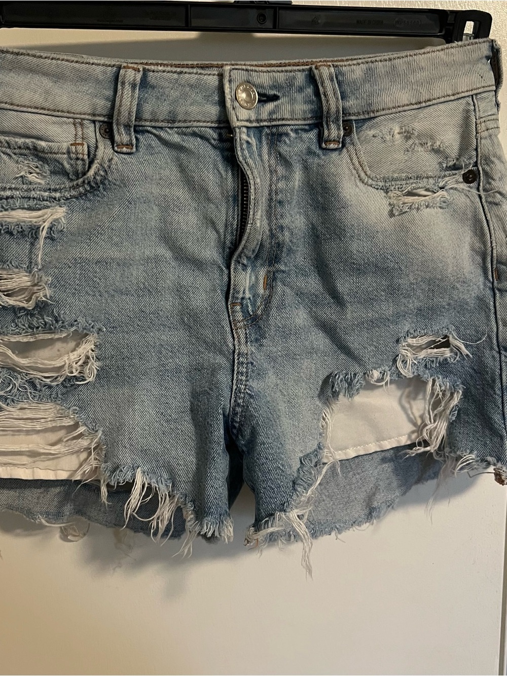 American Eagle Ripped Distressed High-Waisted Denim Mom Shorts Light Wash Size 2